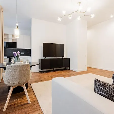 Quiet Center Signature Suite, 1br *