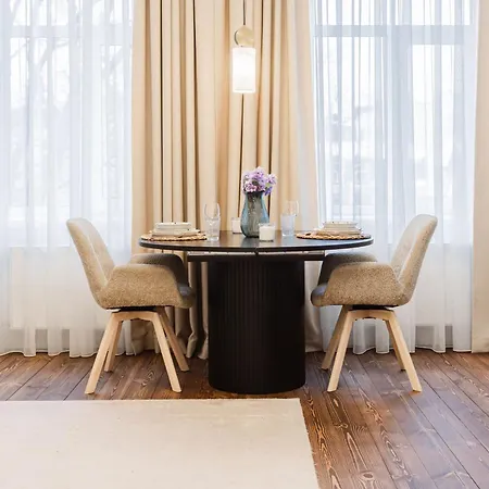 Quiet Center Signature Suite, 1br