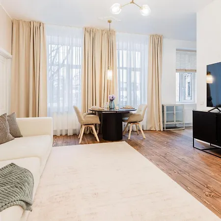 Quiet Center Signature Suite, 1br