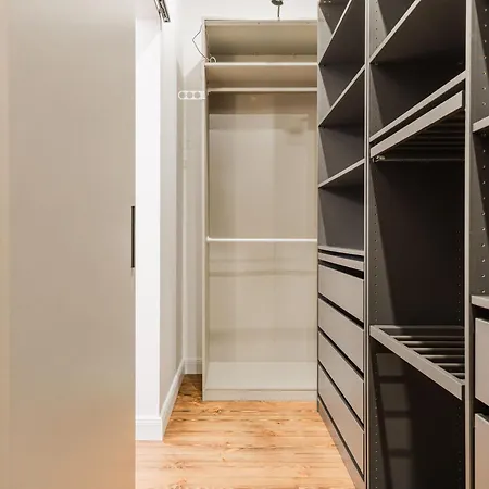 Quiet Center Signature Suite, 1br Апартаменты *