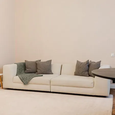 Quiet Center Signature Suite, 1br アパート