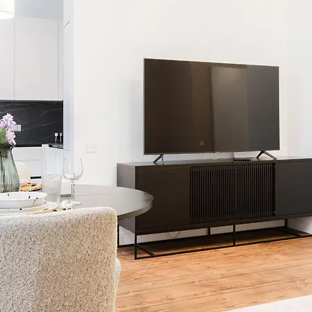 Quiet Center Signature Suite, 1br Апартаменты Рига
