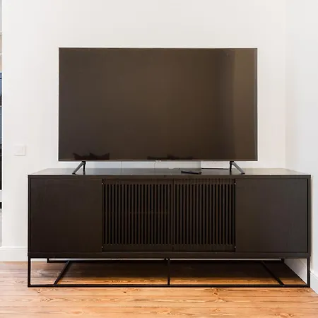 Quiet Center Signature Suite, 1br Апартаменты *
