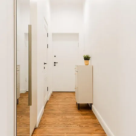 Quiet Center Signature Suite, 1br Апартаменты Рига