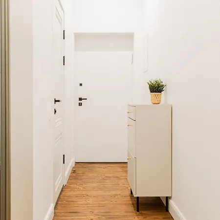 Quiet Center Signature Suite, 1br